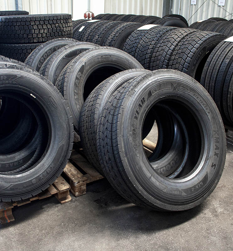 Lkw Reifen kaufen bei BTS. Großes Lager mit gängigen Lkw Reifen von bekannten Reifenherstellern